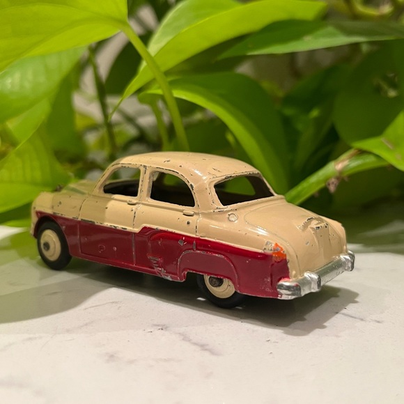 Dinky Toys 164 Vauxhill Cresta Saloon - Picture 4 of 6